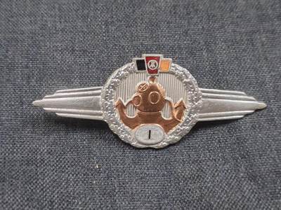 罗岚⭐新藏⭐特惠专拍第一场-分享拍场赚佣 - 民主德国极早期一级潜水员技能章 非常少见 早期单转轮版本 特殊兵种 *光荣任务*