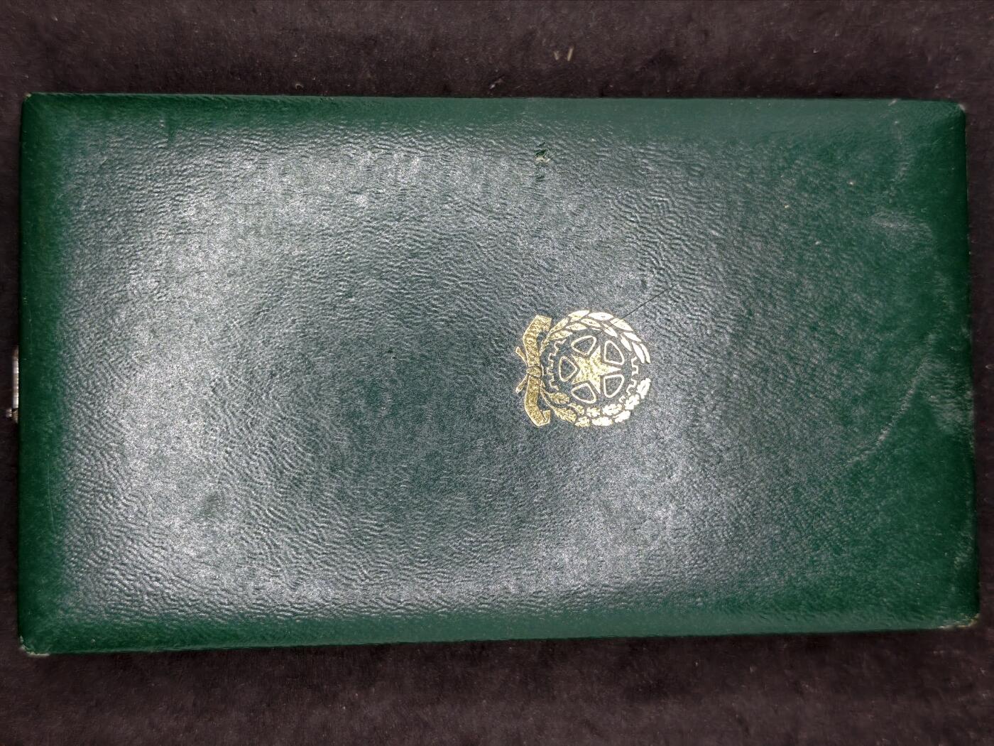 凯旋世界勋赏（第20期）（欢迎送拍）（对拍品有疑问请询问客服，不接受到手刀，出价默认拍品品相。请认真阅读拍卖规则！出价默认已认可！）（收到货请录制开箱视频，无视频概不处理问题。） 意大利共和国勋章盒子