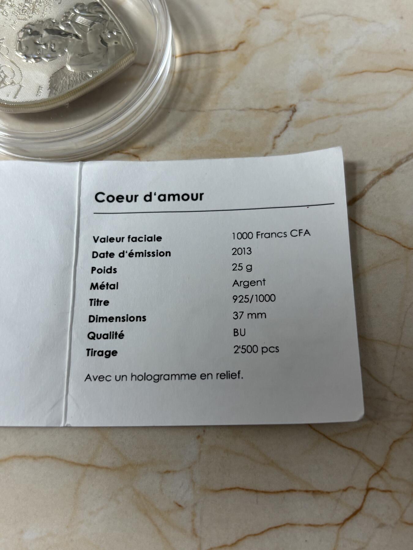 第184期拍卖 喀麦隆2013年天使之爱高浮雕全息幻彩心形纪念银币带证书，925银，发行2500枚