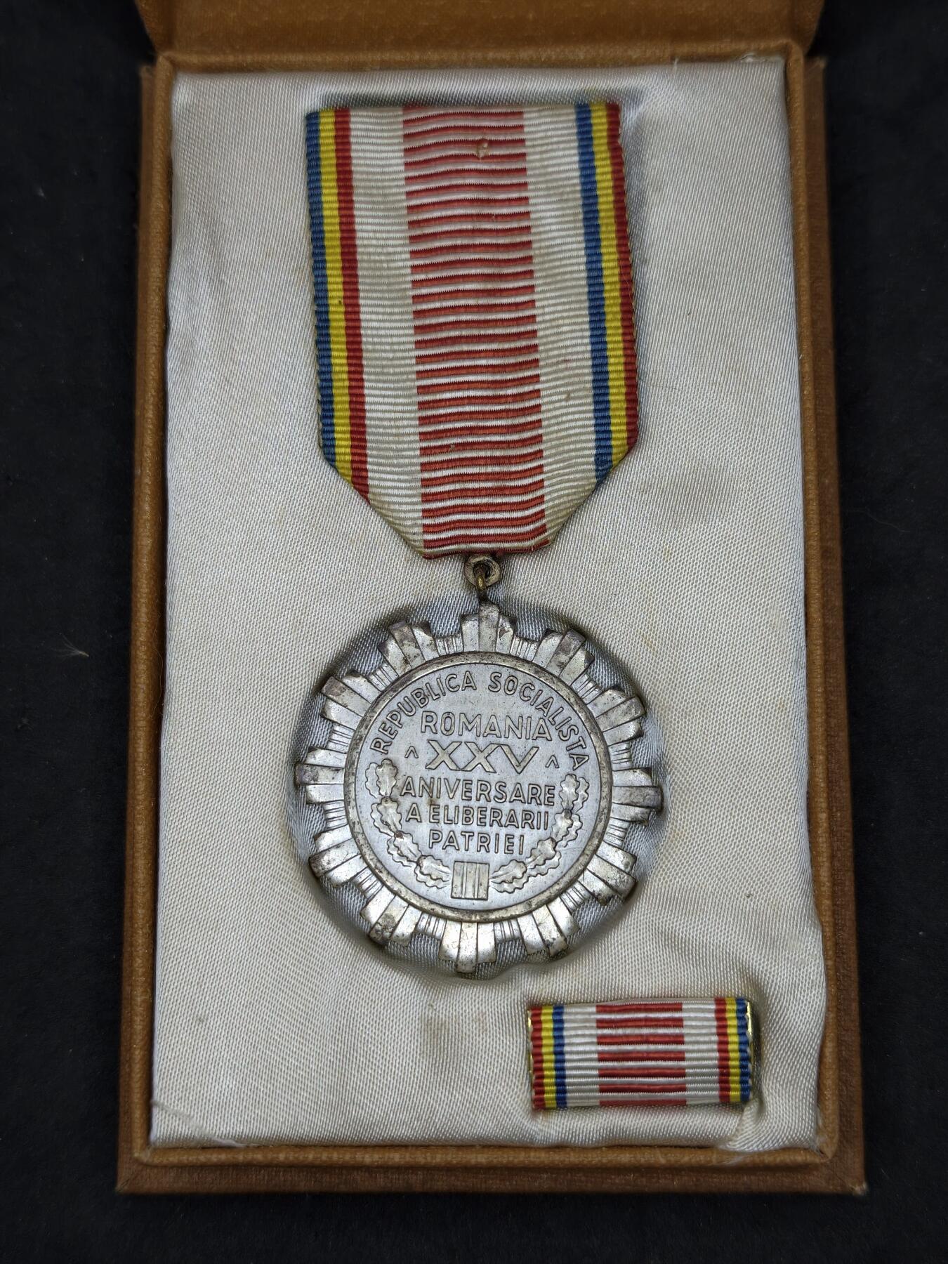 凯旋世界勋赏（第20期）（欢迎送拍）（对拍品有疑问请询问客服，不接受到手刀，出价默认拍品品相。请认真阅读拍卖规则！出价默认已认可！）（收到货请录制开箱视频，无视频概不处理问题。） 罗马尼亚祖国解放35年纪念章