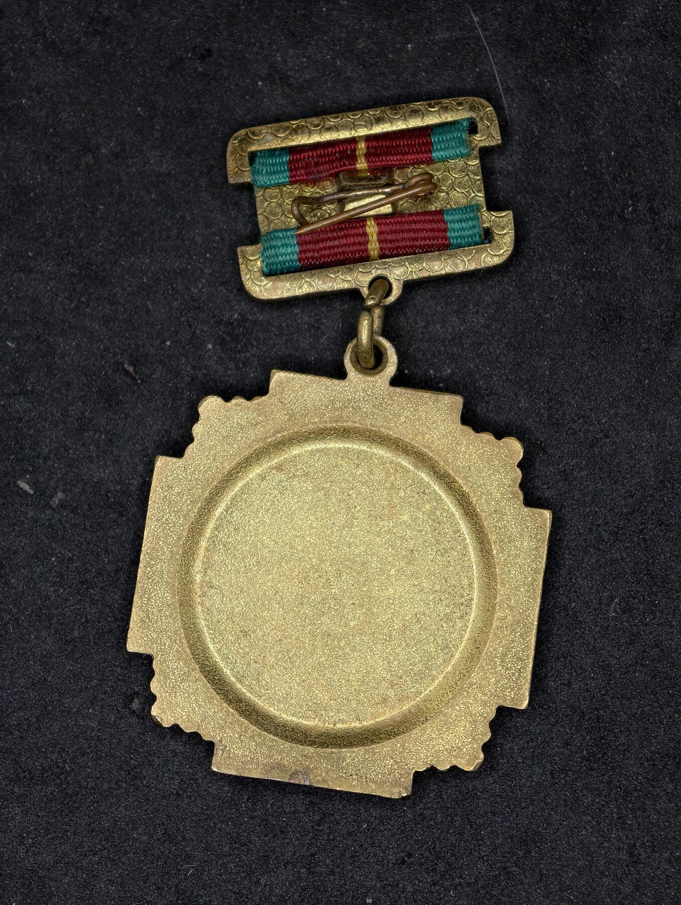 凯旋世界勋赏（第20期）（欢迎送拍）（对拍品有疑问请询问客服，不接受到手刀，出价默认拍品品相。请认真阅读拍卖规则！出价默认已认可！）（收到货请录制开箱视频，无视频概不处理问题。） 苏联切尔诺贝利奖章