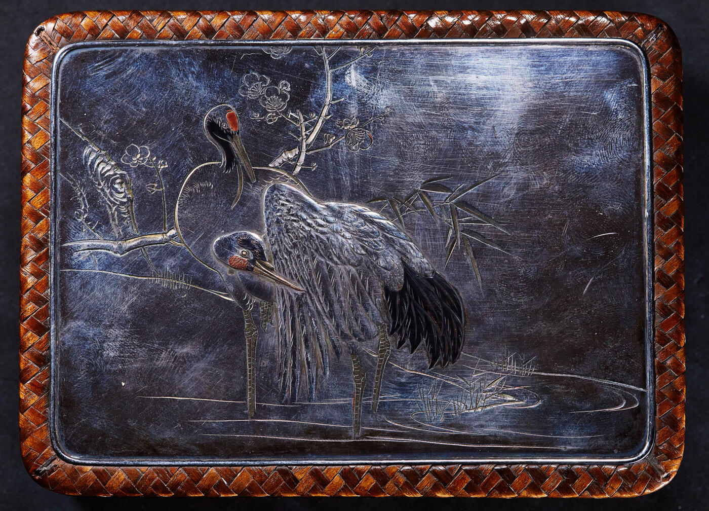 【俄甄集藏】2025年(045)12-03 星期三 晚 19:30 全场包邮 日本大正时期松竹梅鹤簪花纯银镶嵌竹编红木古董首饰盒，四吉祥物象征着长寿、吉祥、纯洁、高贵，寓意尚佳，做工精良，百年物件保存完好，长：145mm，宽：105mm，高：57mm