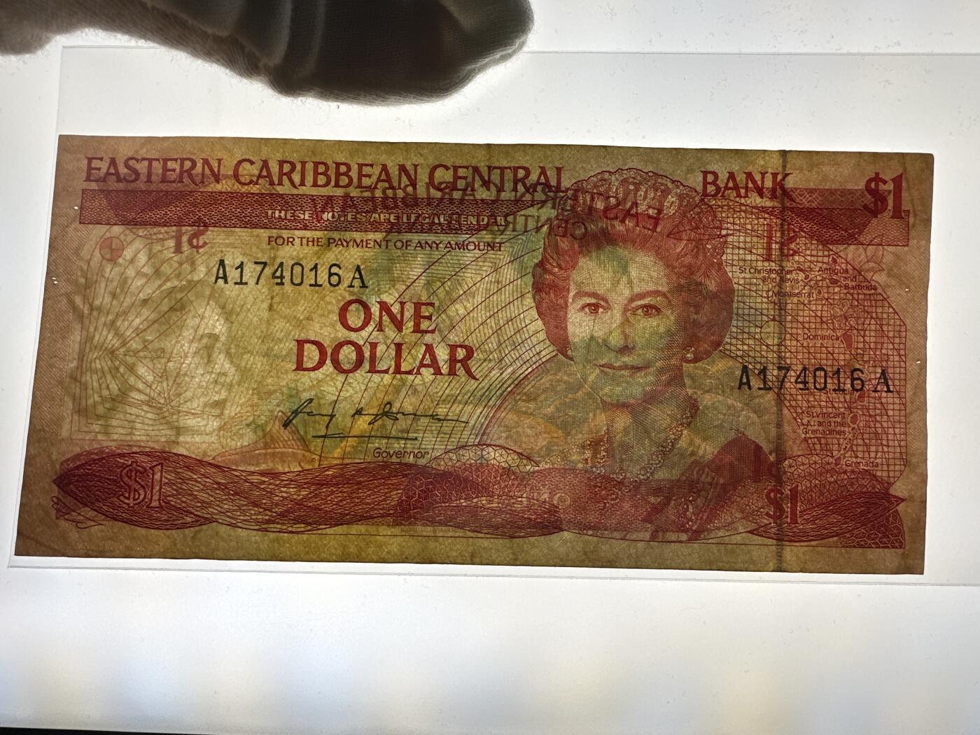 12.5纸币专场 北美洲东加勒比1元1985年A冠