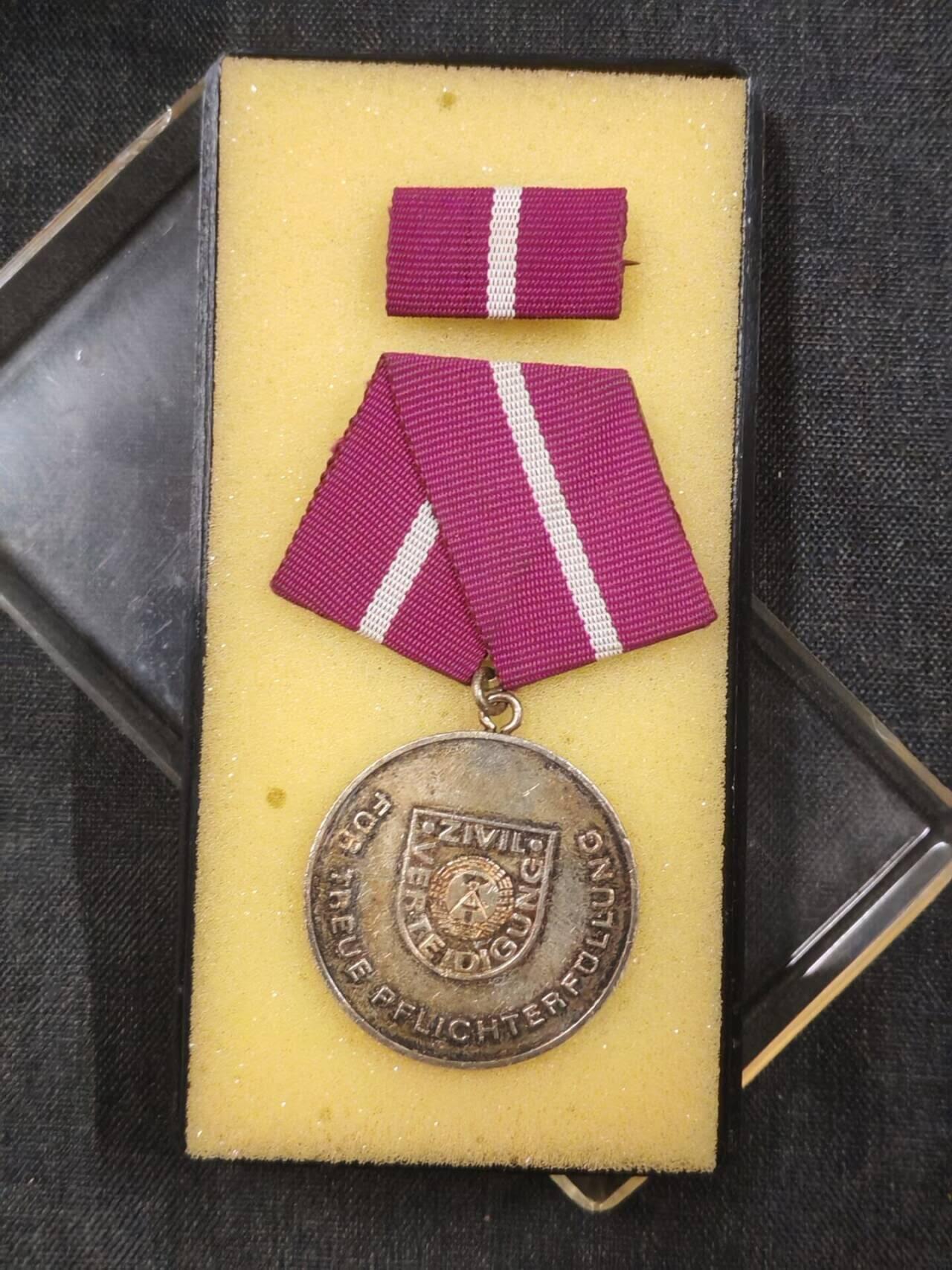 罗岚⭐新藏⭐特惠专拍第一场-分享拍场赚佣 民主德国银级为民防事业贡献奖章带原盒略 极品铜镀银