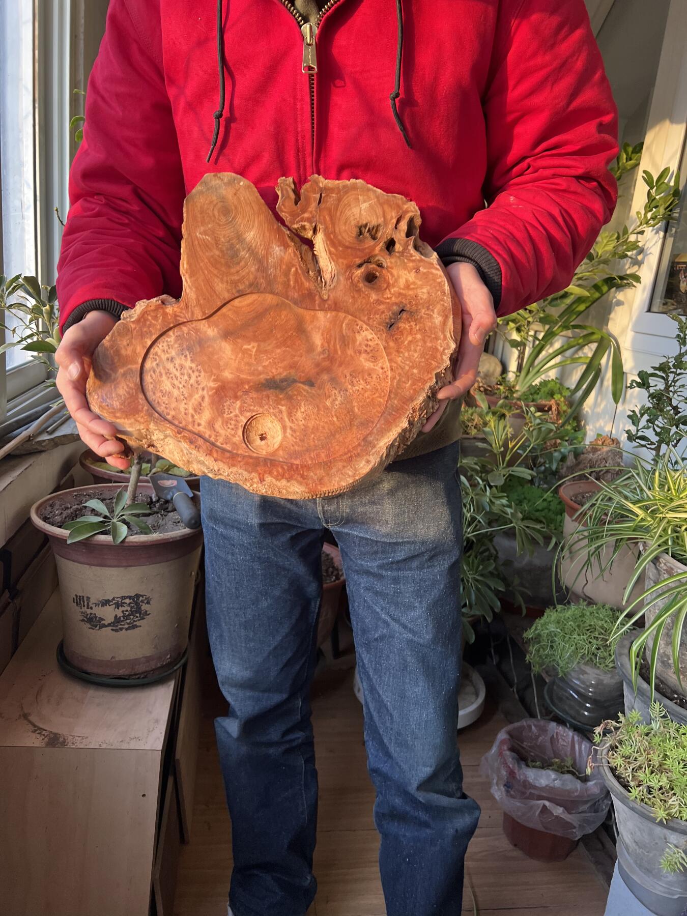 零元拍：香杉木老根榴茶盘，尺寸约：390/340/35MM，满花，药香满鼻，因为没有上漆，干燥天气可能会产生裂纹，属于正常现象