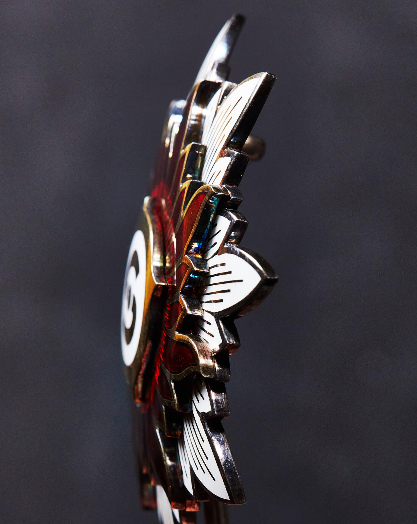 【俄甄集藏】2025年(045)12-03 星期三 晚 19:30 全场包邮 日本八幡制铁株式会社1950年-1970年（1950年由日本制铁分出，1970年再次合并）员工永年勤续银质大绶勋章，授予全勤退休老员工，直径：63mm，重量：65.7克，999银，稀少品种