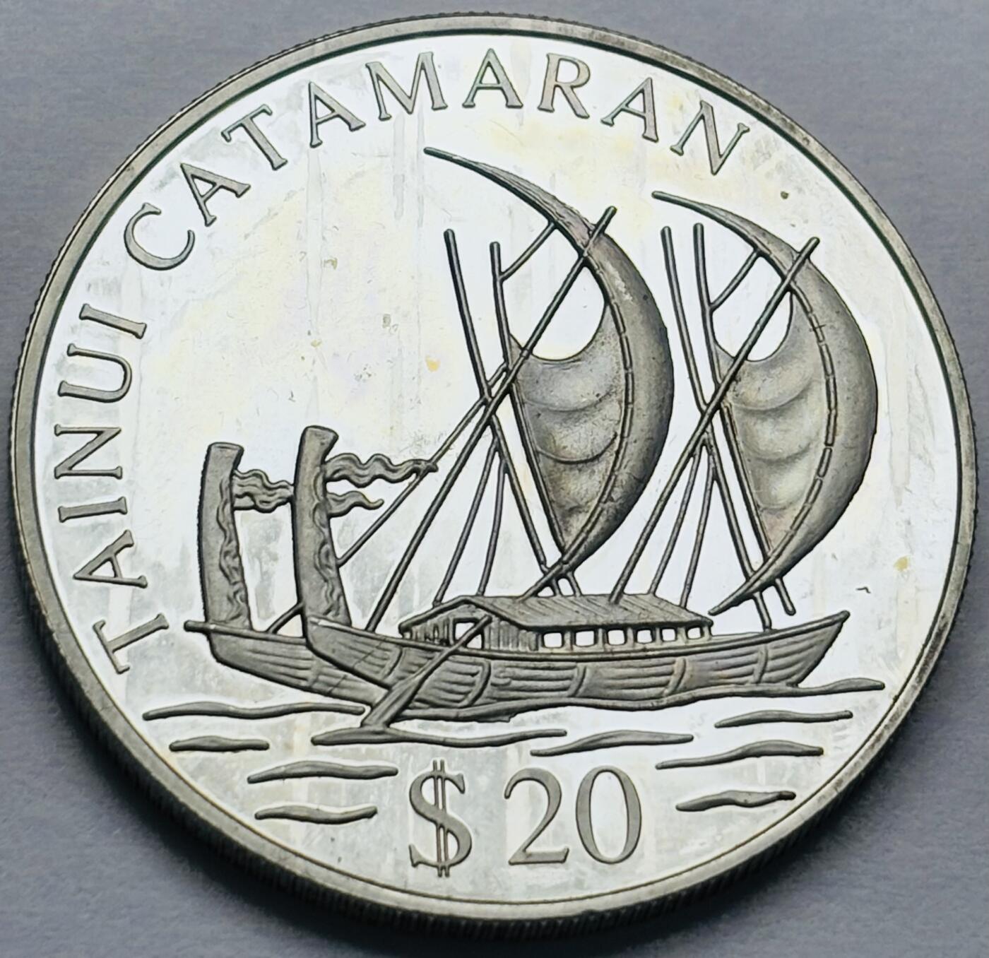 文馨钱币收藏第 283 场，【大雪鉴珍，寒英缀金】金银纪念币精品场，诚邀您的参与【长期接代拍品】 少见全新 1995 年库克群岛泰努依双船船体船  20 元精制纪念银币，31.47 克 925 高银，独年份版