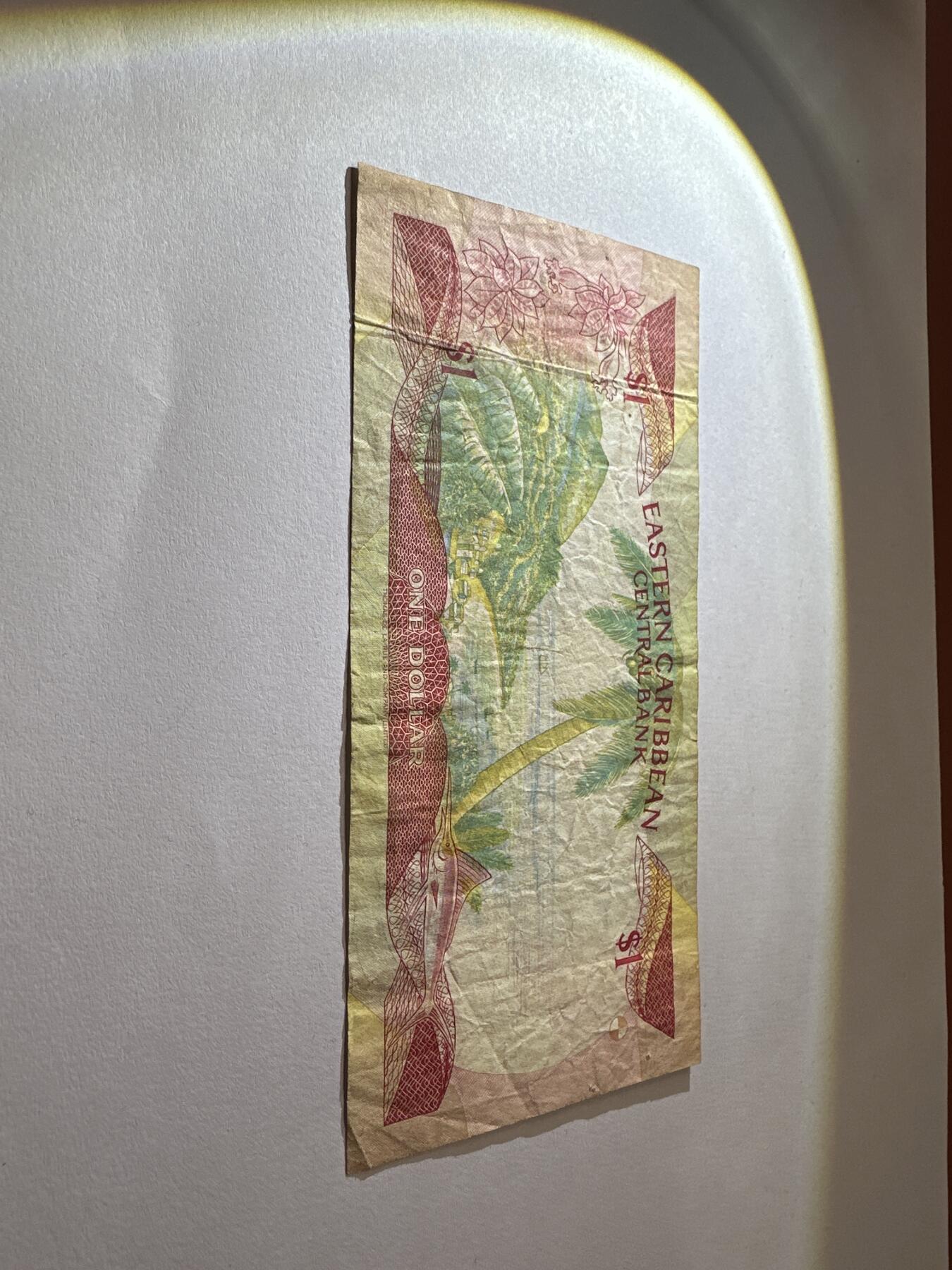 12.5纸币专场 北美洲东加勒比1元1985年A冠