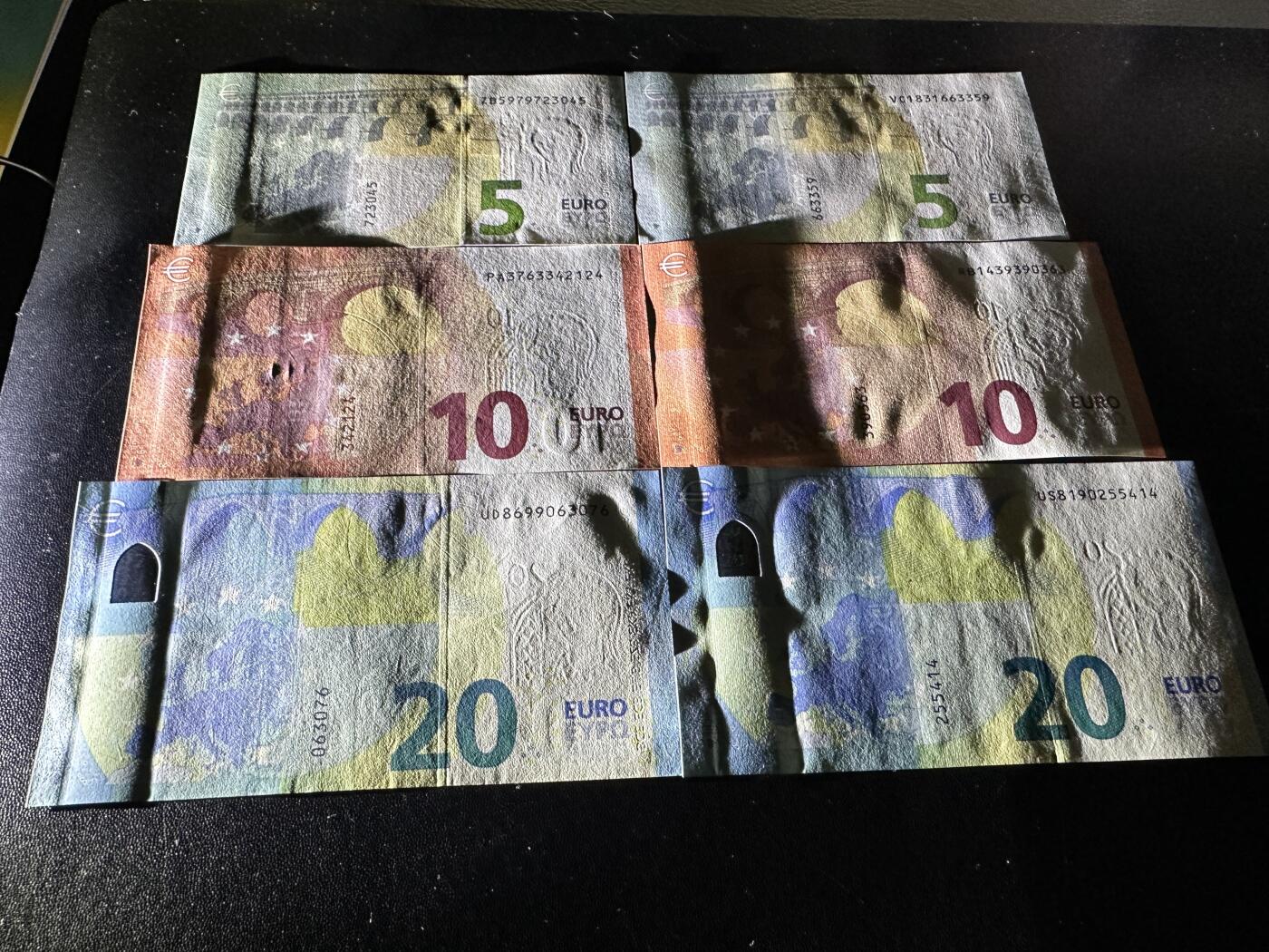 《外钞收藏家》第五百九十一期（畅拍场）（本平台长期征集拍品、欢迎藏友们联系合作） 三签和四签5、10、20欧元 6张一起 全新UNC