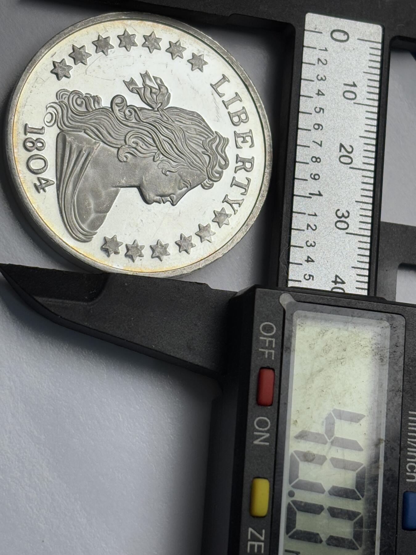 文馨钱币收藏第 283 场，【大雪鉴珍，寒英缀金】金银纪念币精品场，诚邀您的参与【长期接代拍品】 精制纪念银章，含银多少未知