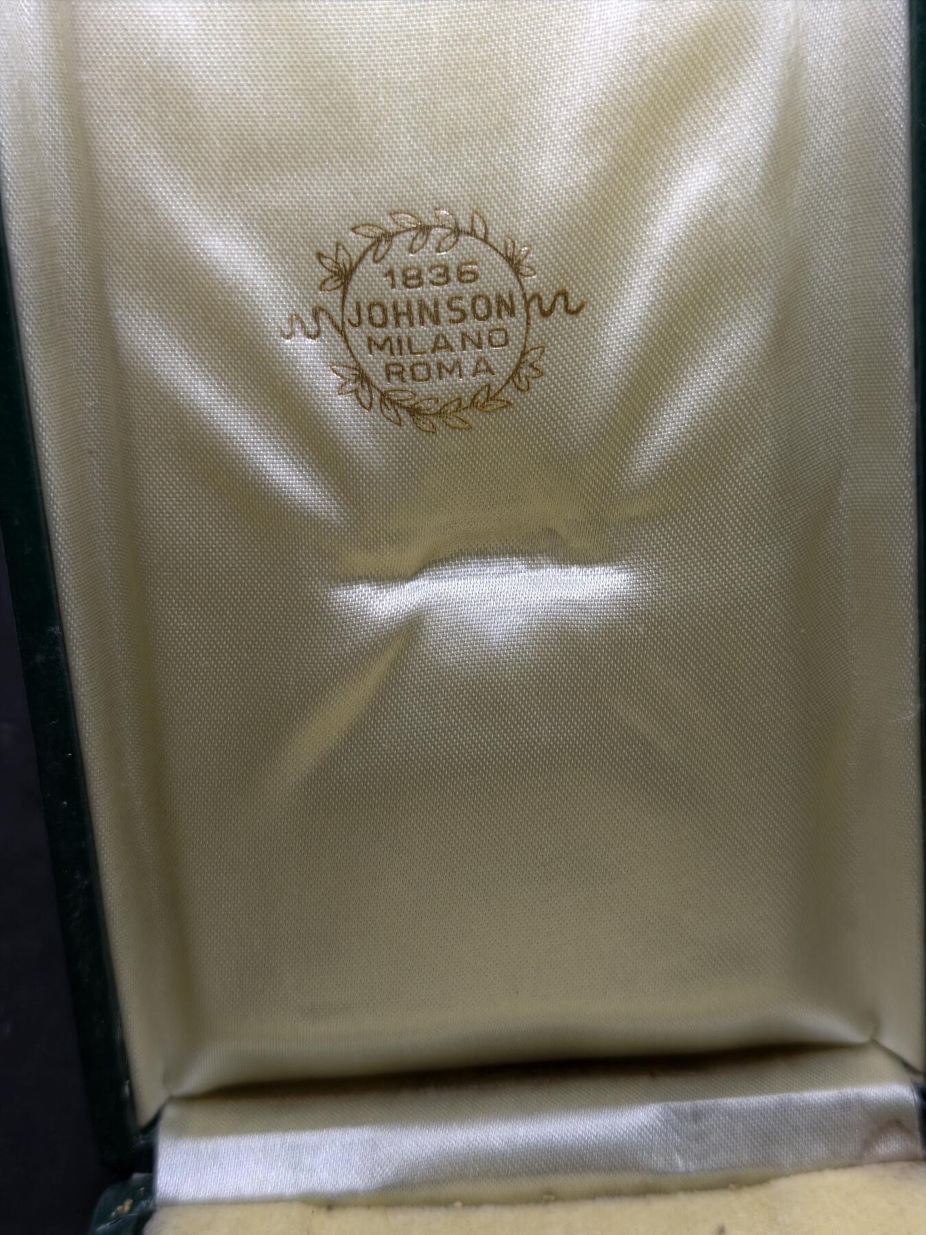 凯旋世界勋赏（第20期）（欢迎送拍）（对拍品有疑问请询问客服，不接受到手刀，出价默认拍品品相。请认真阅读拍卖规则！出价默认已认可！）（收到货请录制开箱视频，无视频概不处理问题。） 意大利共和国勋章盒子