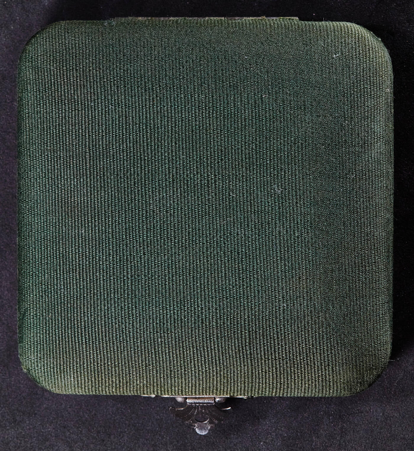 【俄甄集藏】2025年(045)12-03 星期三 晚 19:30 全场包邮 日本昭和八年1933年纪念皇太子出生大铜章，原盒，设计精美，经典品种，直径：60mm，重量：97.88克