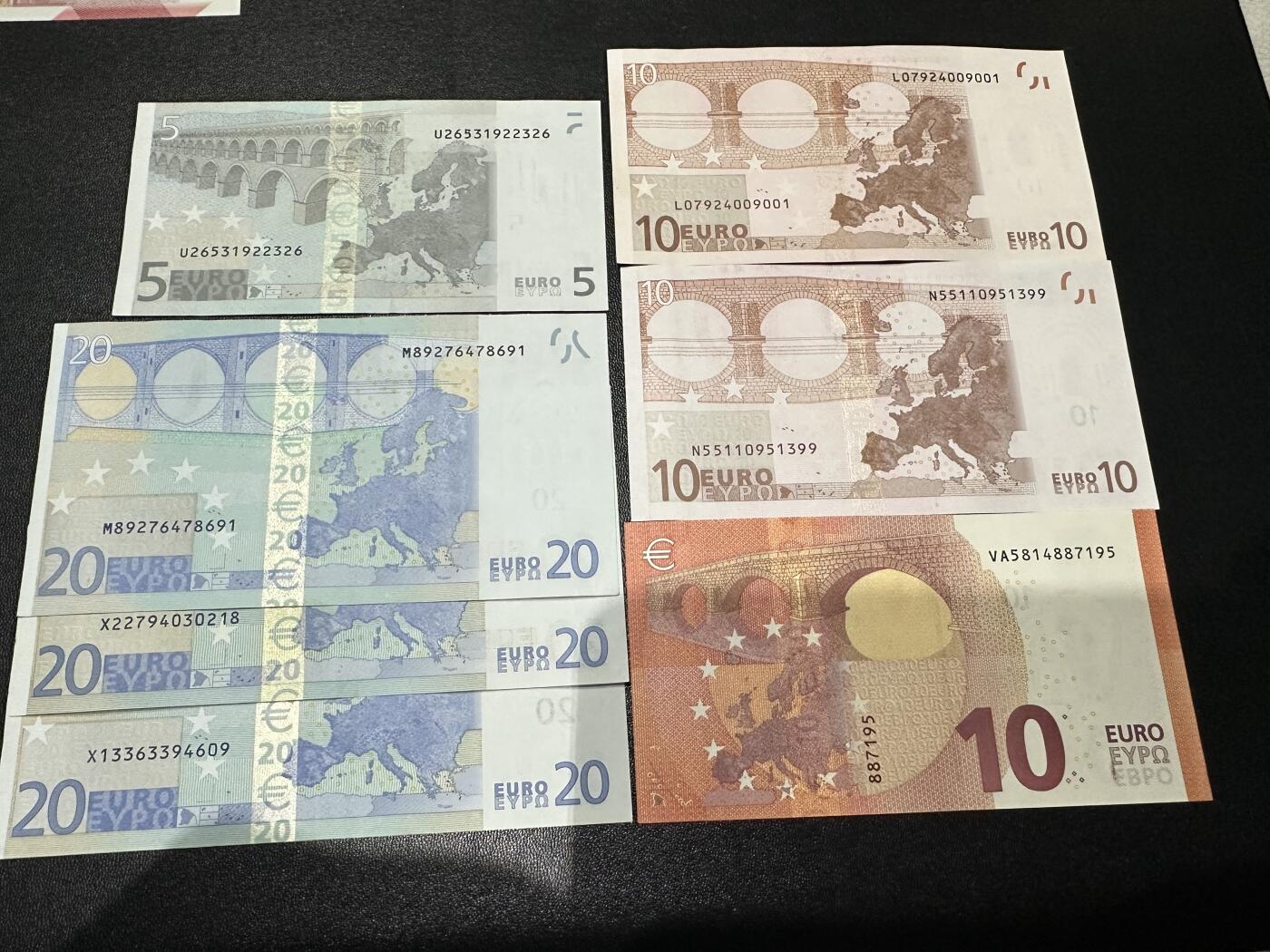 《外钞收藏家》第五百九十一期（畅拍场）（本平台长期征集拍品、欢迎藏友们联系合作） 1、2、3签5、10、20欧元 5张有折 2张近全新