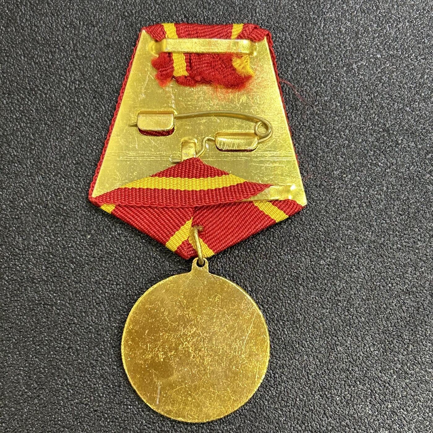 西秦中古拍卖第六十八期 越南决胜旗帜勋章