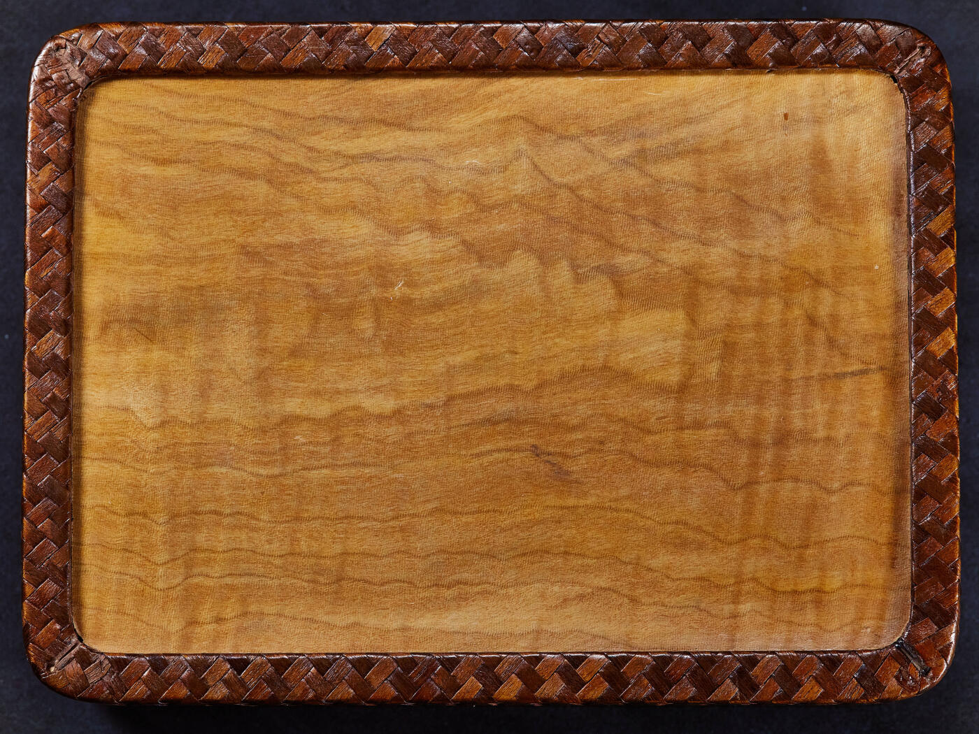 【俄甄集藏】2025年(045)12-03 星期三 晚 19:30 全场包邮 日本大正时期松竹梅鹤簪花纯银镶嵌竹编红木古董首饰盒，四吉祥物象征着长寿、吉祥、纯洁、高贵，寓意尚佳，做工精良，百年物件保存完好，长：145mm，宽：105mm，高：57mm