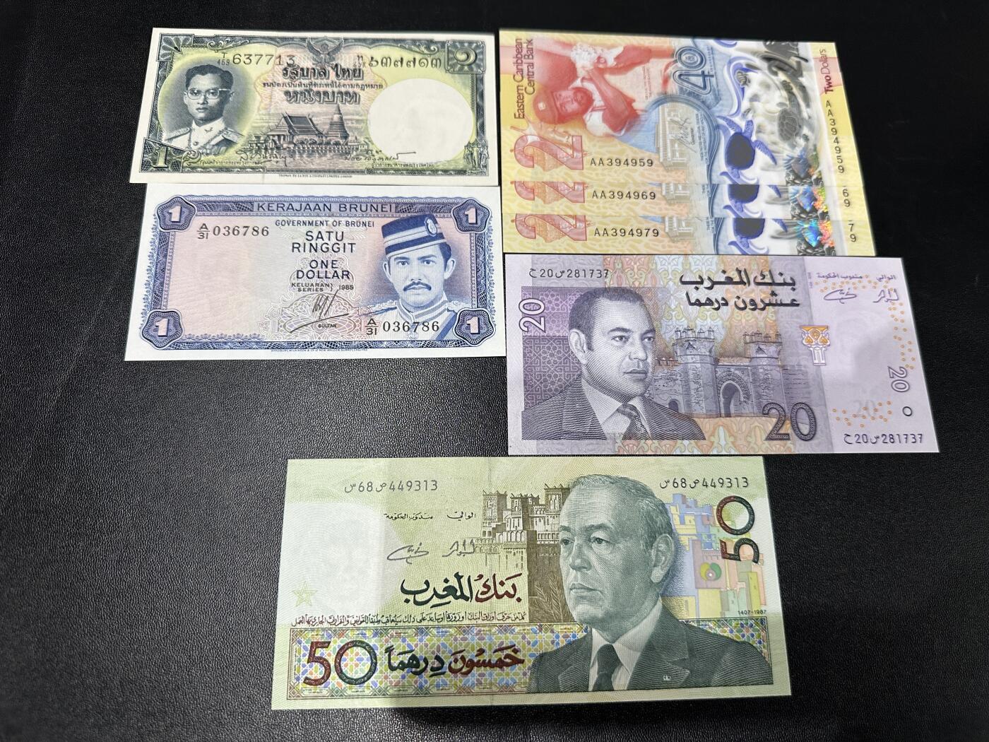 《外钞收藏家》第五百九十一期（畅拍场）（本平台长期征集拍品、欢迎藏友们联系合作） 泰国1泰铢+文莱1元+东加勒比2元3张+摩洛哥20、50 七张一起  全新