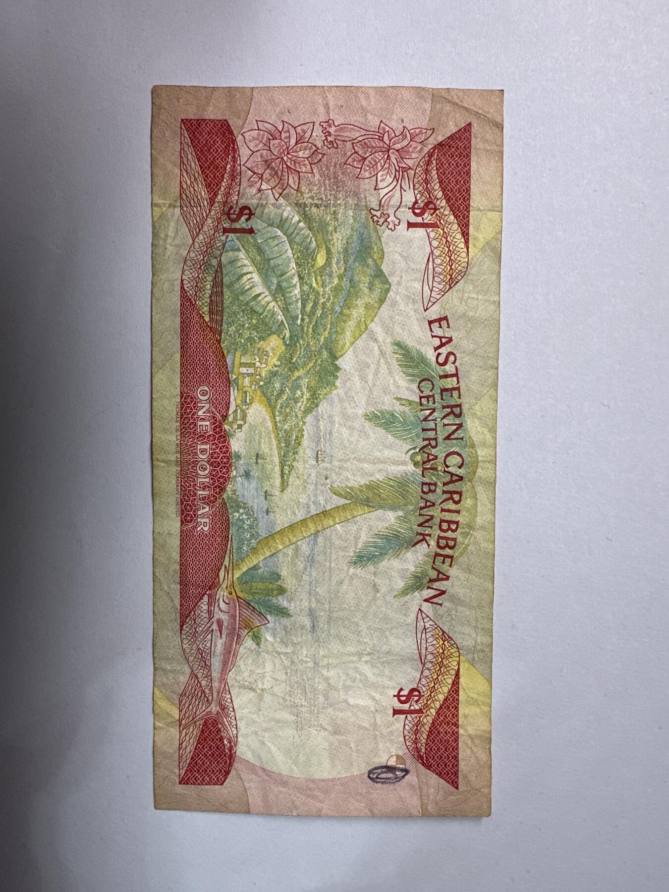 12.5纸币专场 北美洲东加勒比1元1985年A冠