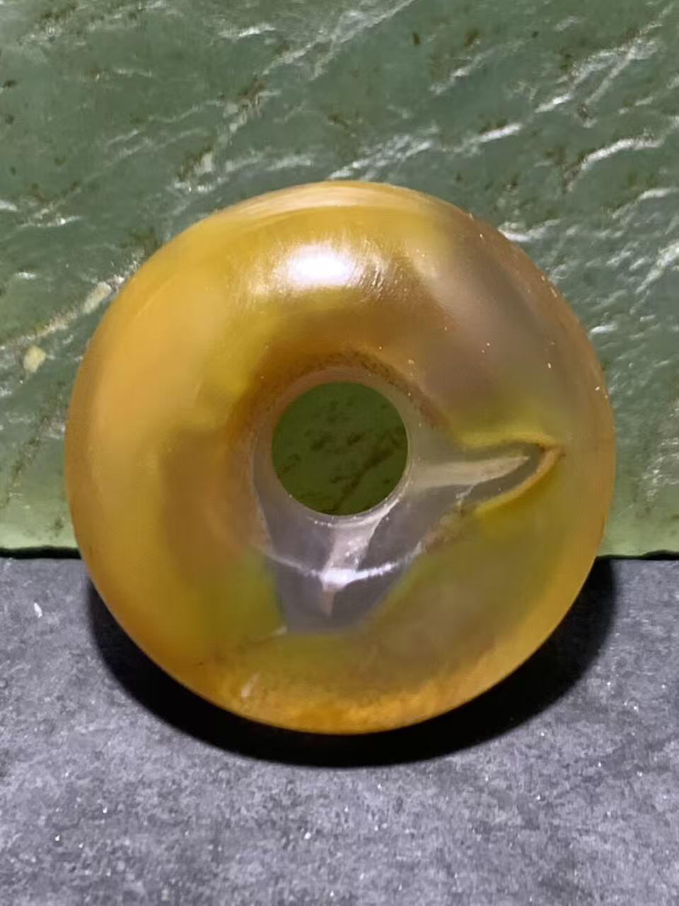 精美高润度冻料飘鸡油黄蒙料战国红玛瑙平安扣一个！