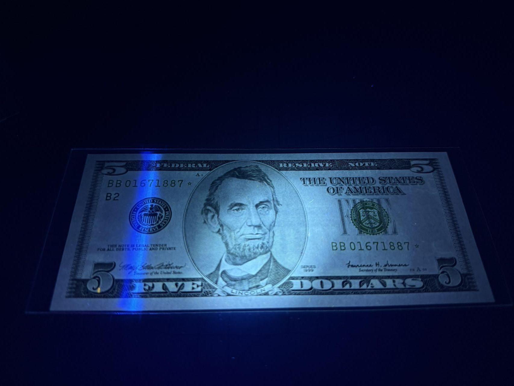 【炜奕收藏】，第五十二期 1999年美国5元，UNC品相，补号