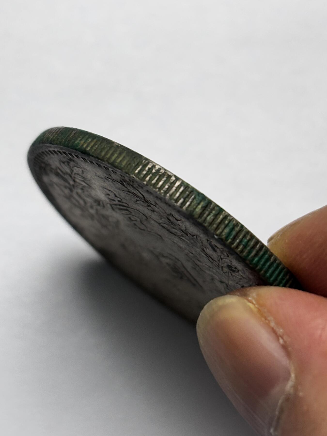 文馨钱币收藏第 283 场，【大雪鉴珍，寒英缀金】金银纪念币精品场，诚邀您的参与【长期接代拍品】 少见罐子装原光底板 中华民国三年袁大头一元银元，AU 以上级别，原光带绿锈少流通状态，包真包老如假包换