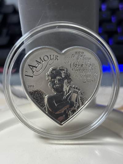第184期拍卖 - 喀麦隆2013年天使之爱高浮雕全息幻彩心形纪念银币带证书，925银，发行2500枚