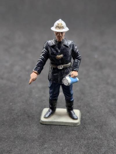 凯旋世界勋赏（第20期）（欢迎送拍）（对拍品有疑问请询问客服，不接受到手刀，出价默认拍品品相。请认真阅读拍卖规则！出价默认已认可！）（收到货请录制开箱视频，无视频概不处理问题。） - 消防员主题的微缩人偶