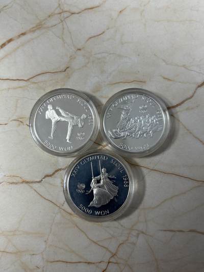 第183期拍卖 - 韩国1988年汉城奥运会跆拳道，拔河，秋千纪念银币3枚，925银，16.7克*3，有氧化，银价616元左右，