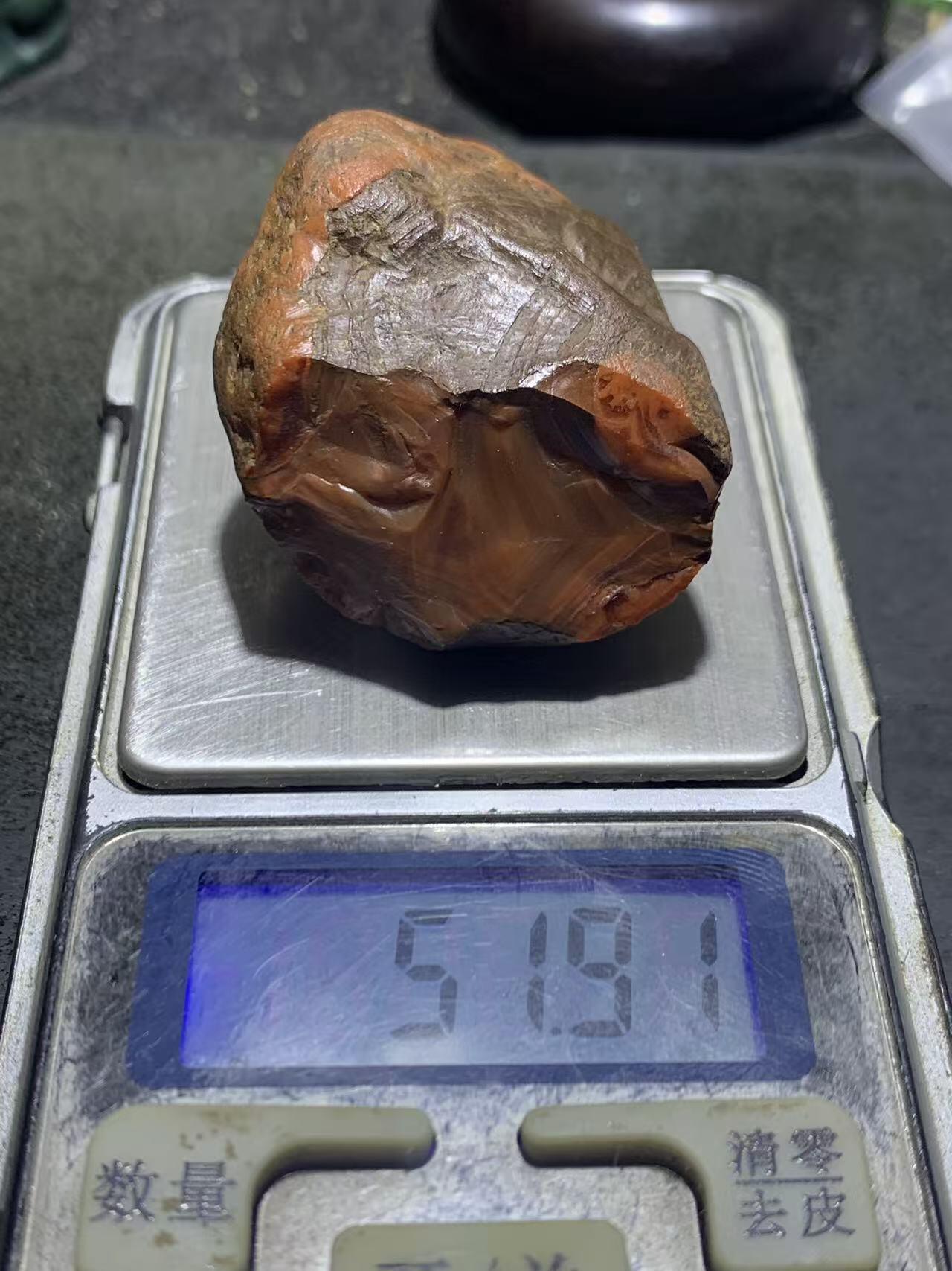 精美川料铁红皮开窗柿子红千层纹南红玛瑙原石一颗，