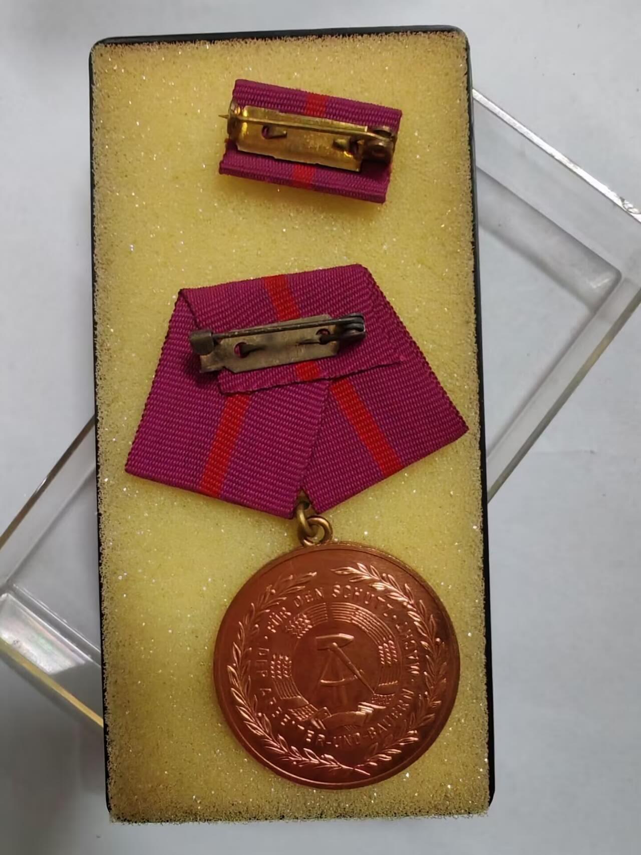 罗岚⭐新藏⭐特惠专拍第一场-分享拍场赚佣 民主德国铜级为民防事业突出贡献奖章 原盒带略 库存品相