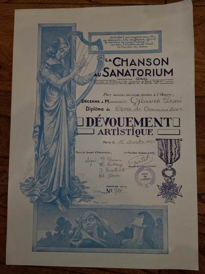 凯旋世界勋赏（第20期）（欢迎送拍）（对拍品有疑问请询问客服，不接受到手刀，出价默认拍品品相。请认真阅读拍卖规则！出价默认已认可！）（收到货请录制开箱视频，无视频概不处理问题。） - 吉列尔基金会（Fondation Griel）颁发的“艺术奉献十字勋章文凭