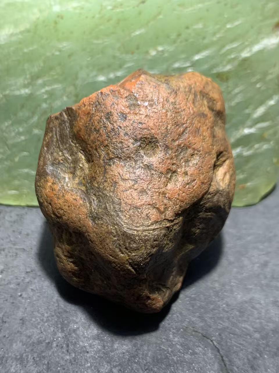 精美川料铁红皮开窗柿子红千层纹南红玛瑙原石一颗，