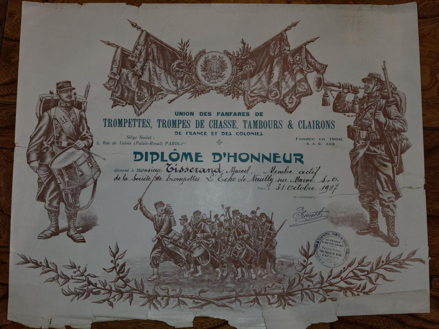 凯旋世界勋赏（第20期）（欢迎送拍）（对拍品有疑问请询问客服，不接受到手刀，出价默认拍品品相。请认真阅读拍卖规则！出价默认已认可！）（收到货请录制开箱视频，无视频概不处理问题。） 法国军乐协会的荣誉文凭