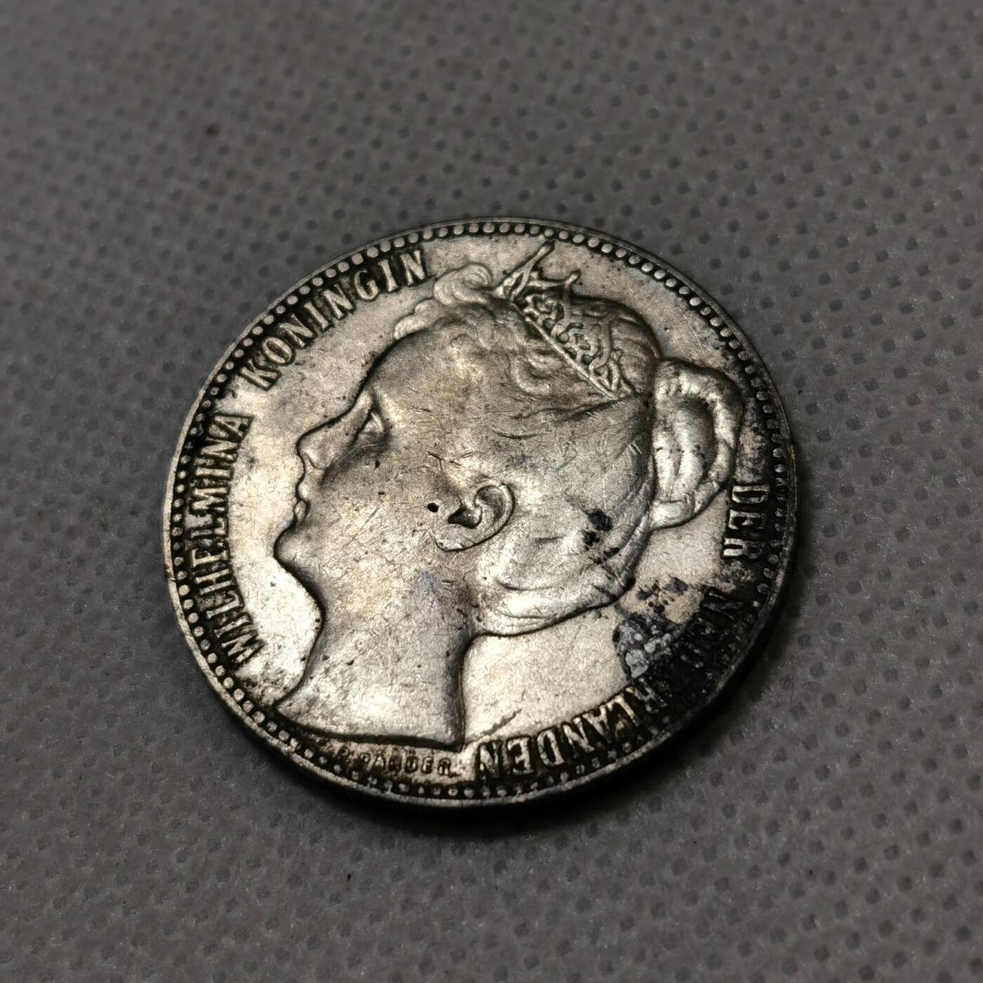 甄臻铺-世界币章拍卖（第42期）送拍享返佣金等优惠多多 少见 荷兰1907年1盾银币 威廉敏娜少女像 945银 细节见图