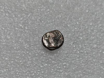 瓶子🏺第219期拍卖会 -  埃兰王朝打制铜币  侧脸