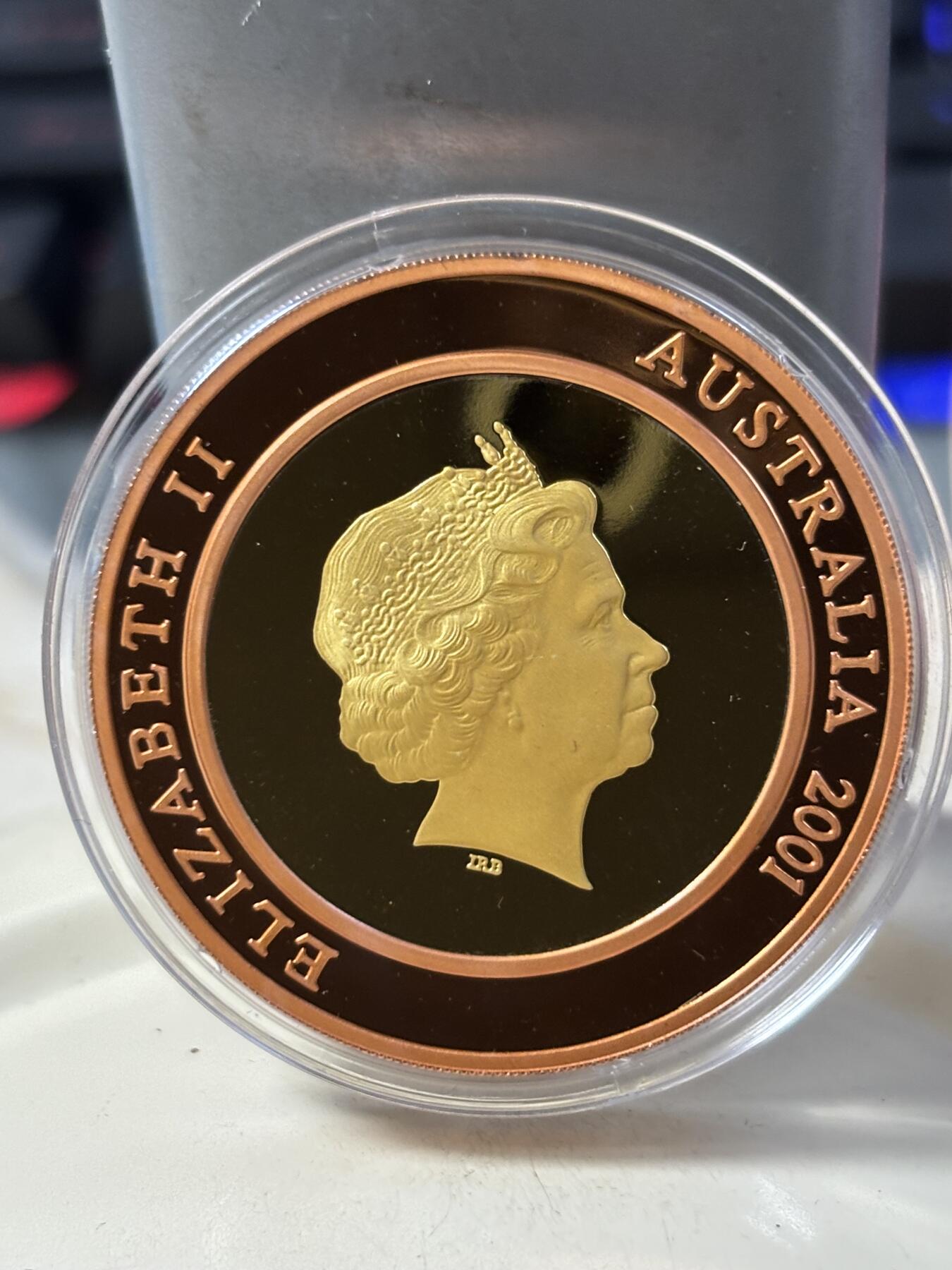 第184期拍卖 澳大利亚2001年千禧年系列未来双色精制纪念银币，999银，外圈铜，内圈银镀金，重量:1盎司，直径:38.74毫米发行：20000枚