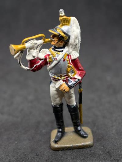 凯旋世界勋赏（第20期）（欢迎送拍）（对拍品有疑问请询问客服，不接受到手刀，出价默认拍品品相。请认真阅读拍卖规则！出价默认已认可！）（收到货请录制开箱视频，无视频概不处理问题。） - 拿破仑战争时期的骑兵号手微缩金属人偶