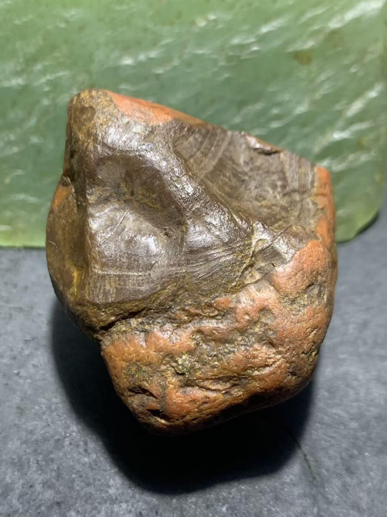 精美川料铁红皮开窗柿子红千层纹南红玛瑙原石一颗，