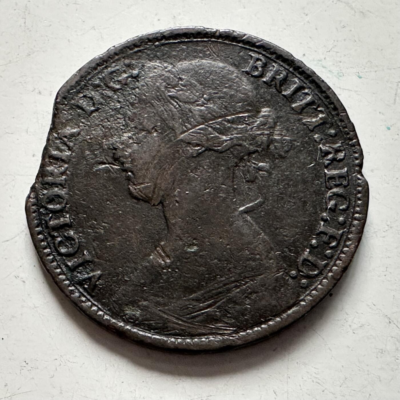 🌹外币初藏🌹🐯2025年第136场  每周二四六晚8️⃣点 接代拍 英国1865年维多利亚一法新铜币 