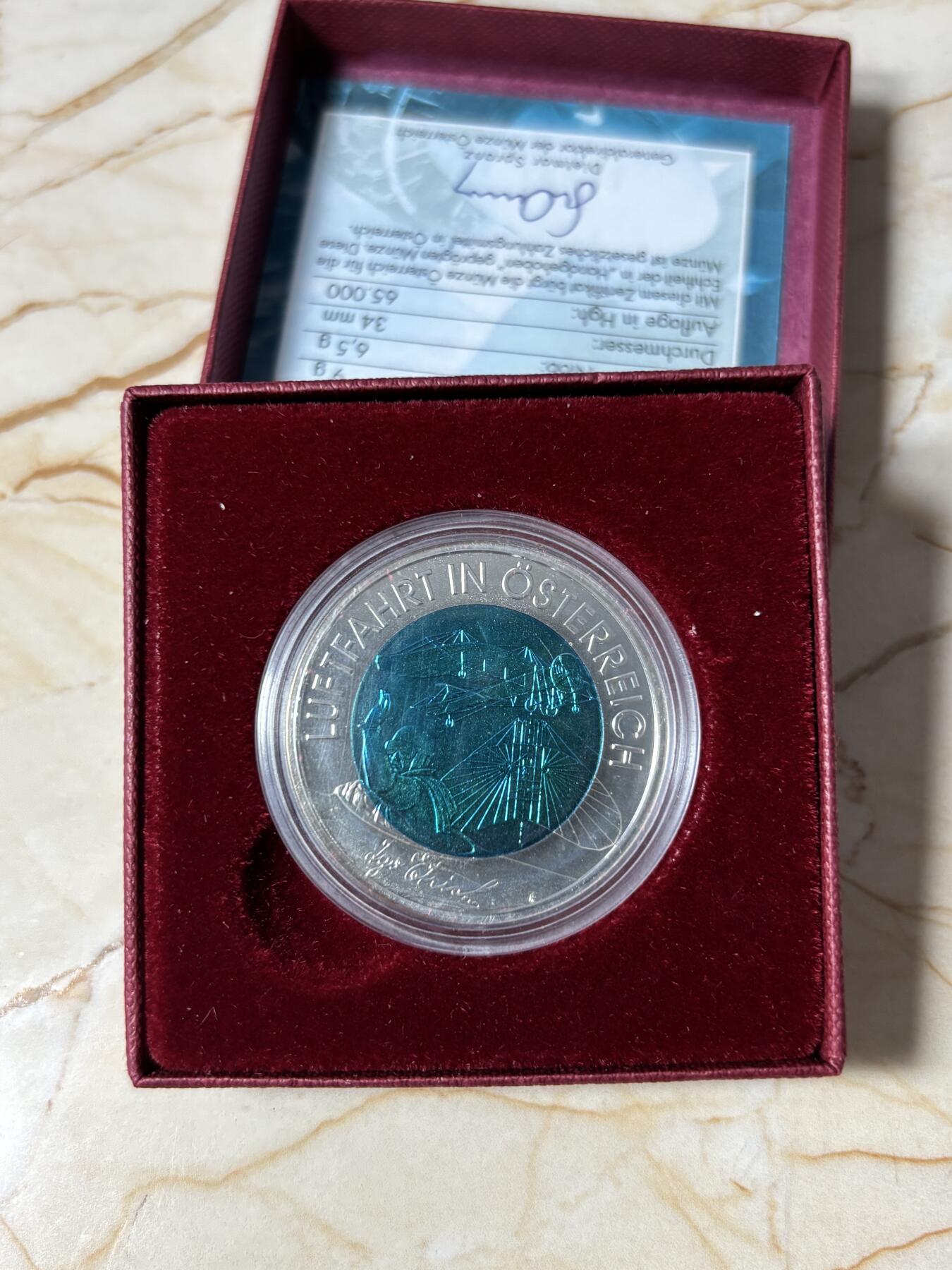 第184期拍卖 奥地利2007年航空先驱铌银镶嵌双色纪念币，9克银，6.5克铌，发行65000枚