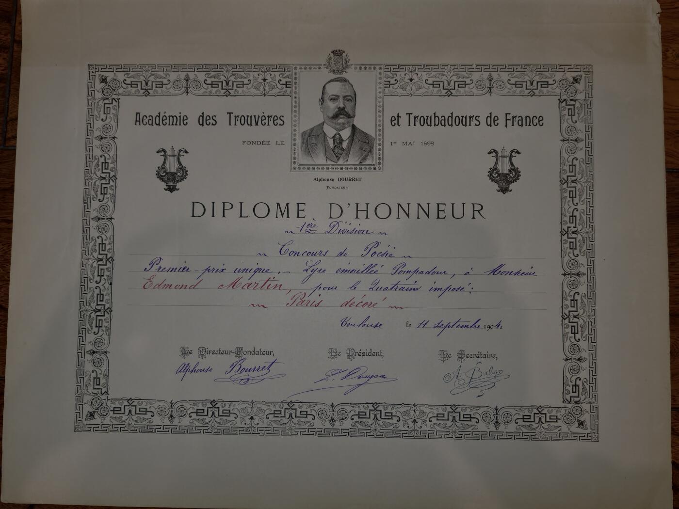凯旋世界勋赏（第20期）（欢迎送拍）（对拍品有疑问请询问客服，不接受到手刀，出价默认拍品品相。请认真阅读拍卖规则！出价默认已认可！）（收到货请录制开箱视频，无视频概不处理问题。） 国行吟诗人与游吟诗人学院（Académie des Trouvères et Troubadours de France）的荣誉文凭