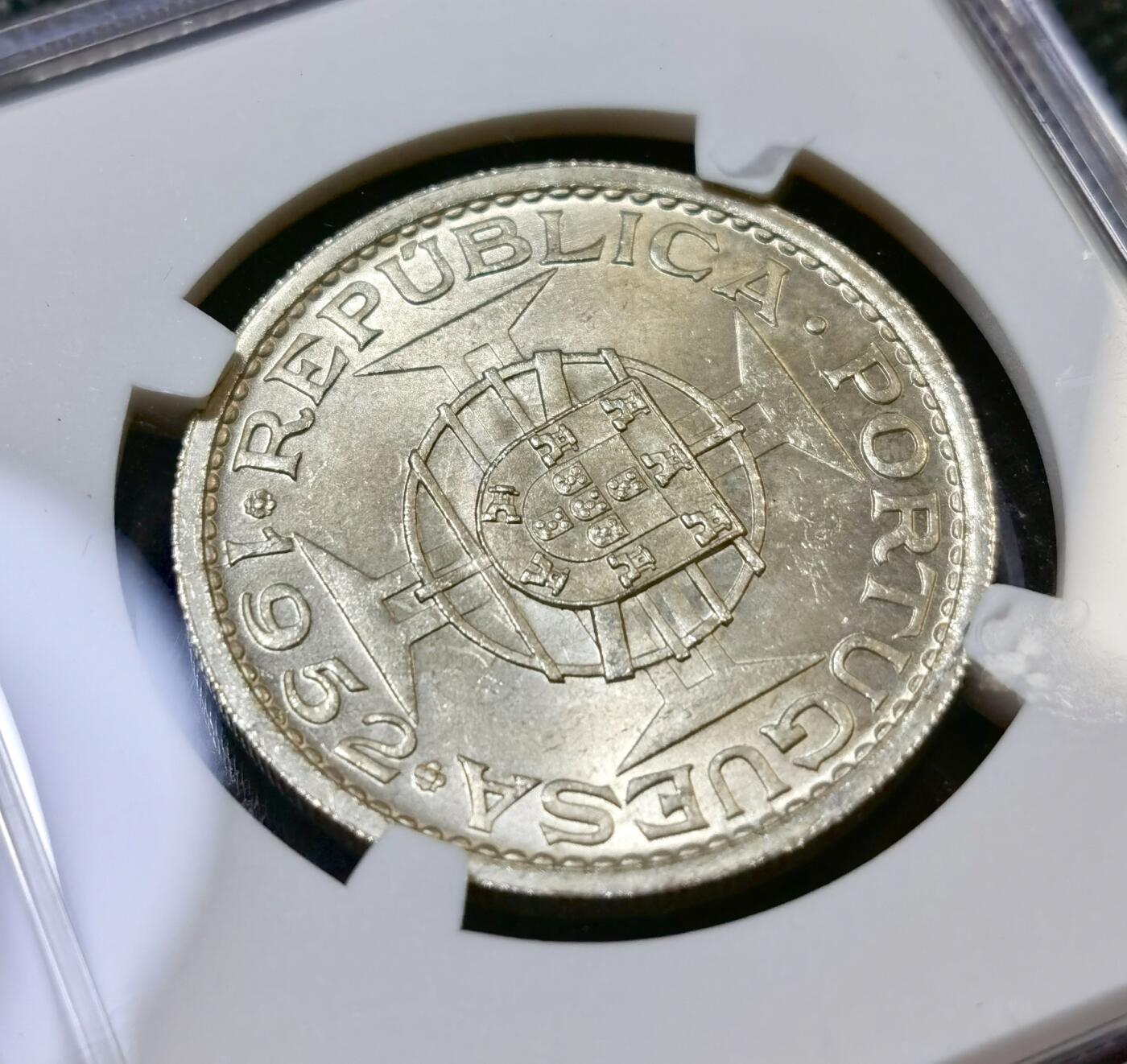 甄臻铺-世界币章拍卖（第42期）送拍享返佣金等优惠多多 NGC-MS65 1952年澳门首发伍圆，两枚一组，卷拆品相