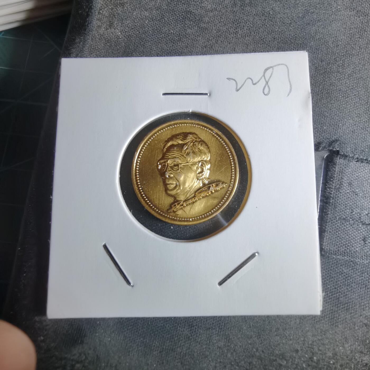 沼泽如烟--第922场 人像章