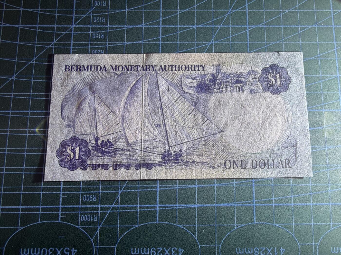 【炜奕收藏】，第五十二期 1982年百慕大1元，UNC-品相，左上角有个1mm裂口