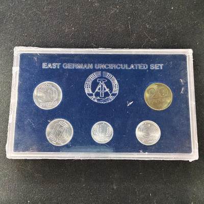 【全场包邮】纯粹捡漏拍483场（免费代拍第20场） - 民主德国1982-1990年封装套币（原封未开）