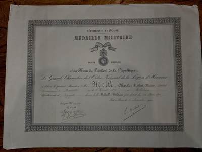 凯旋世界勋赏（第20期）（欢迎送拍）（对拍品有疑问请询问客服，不接受到手刀，出价默认拍品品相。请认真阅读拍卖规则！出价默认已认可！）（收到货请录制开箱视频，无视频概不处理问题。） - （和三共军事功勋一人）法国军事奖章（Médaille Militaire）的授予证书