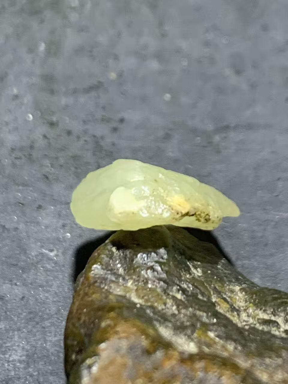 新疆戈壁料风化纹和田玉青白玉小原石一颗