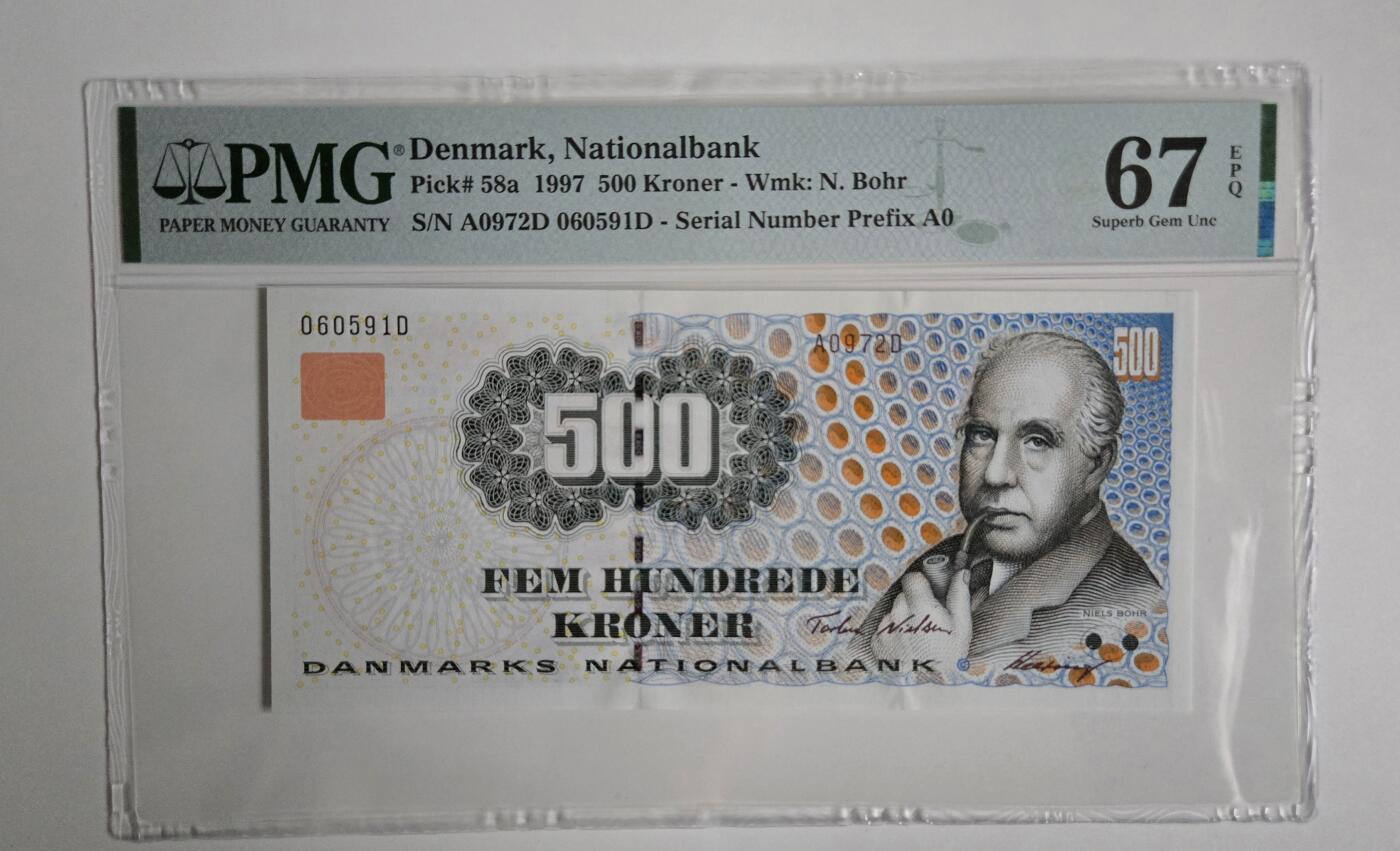 听雨轩精品外币（九十九） 丹麦500克朗 pmg67 稀少初版A0冠无347  物理学家丹尼斯.玻尔1997首发A0冠