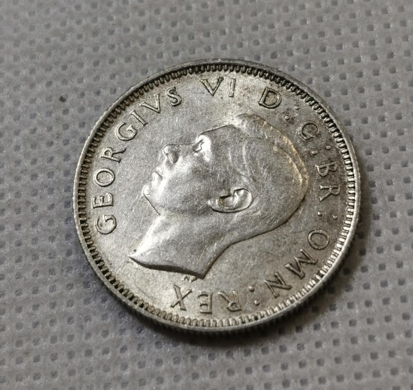 甄臻铺-世界币章拍卖（第42期）送拍享返佣金等优惠多多 UNC转光 英国1944年1先令银币 苏格兰版立狮