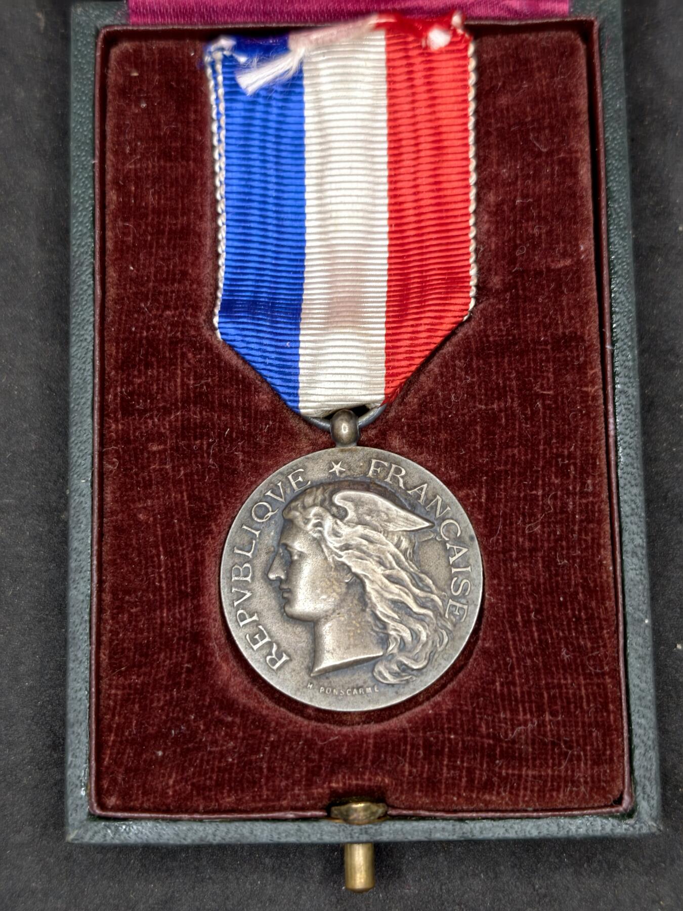 凯旋世界勋赏（第20期）（欢迎送拍）（对拍品有疑问请询问客服，不接受到手刀，出价默认拍品品相。请认真阅读拍卖规则！出价默认已认可！）（收到货请录制开箱视频，无视频概不处理问题。） 法国流行病奖状银制原盒