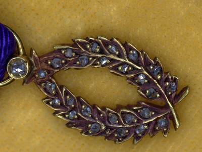 凯旋世界勋赏（第20期）（欢迎送拍）（对拍品有疑问请询问客服，不接受到手刀，出价默认拍品品相。请认真阅读拍卖规则！出价默认已认可！）（收到货请录制开箱视频，无视频概不处理问题。） - 棕榈叶勋章带盒，钻石，黄金制（2.2g左右）